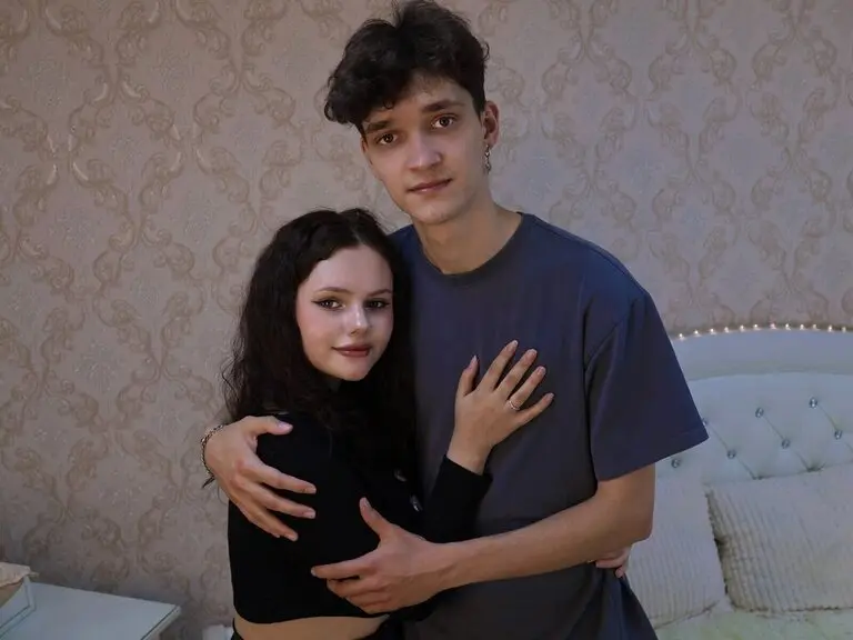 Live Porn Camera of AaronandMelanie