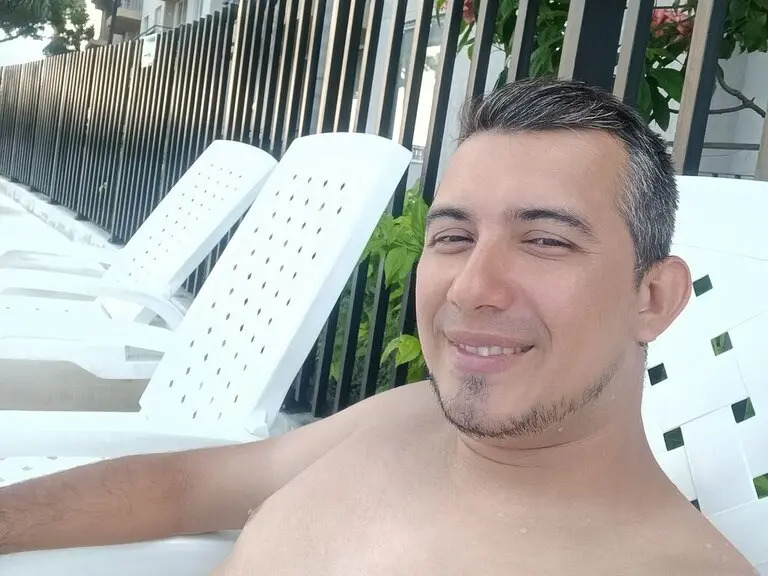 Live Porn Camera of AdrianHuntercol