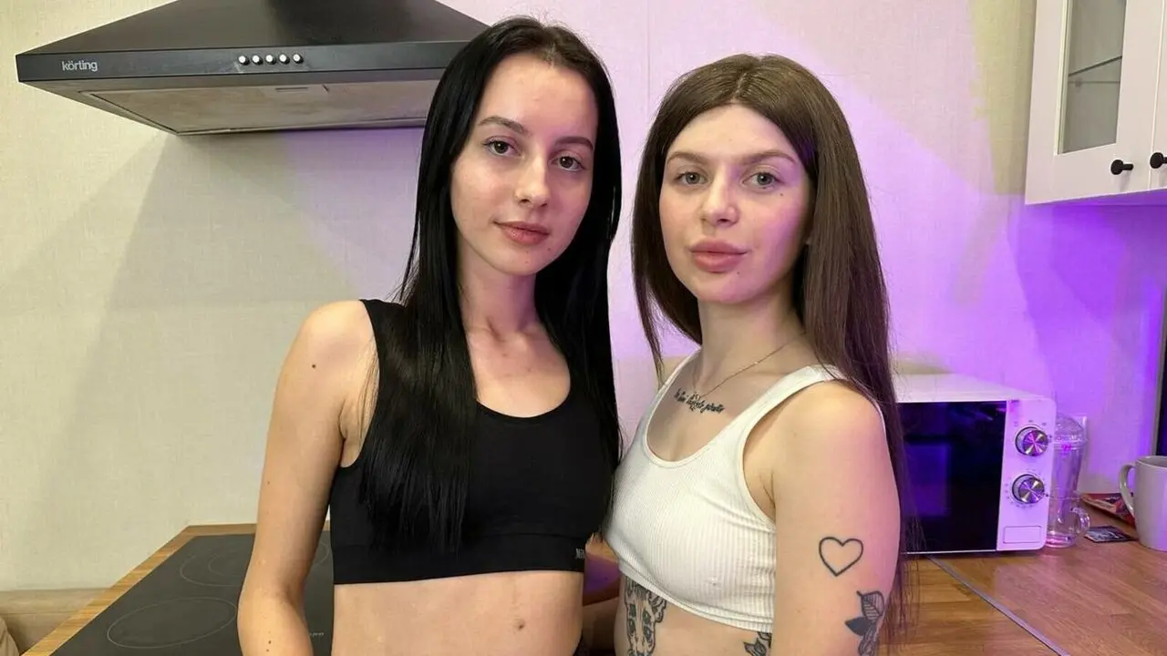 Live Porn Camera of AmeliaandTrisha