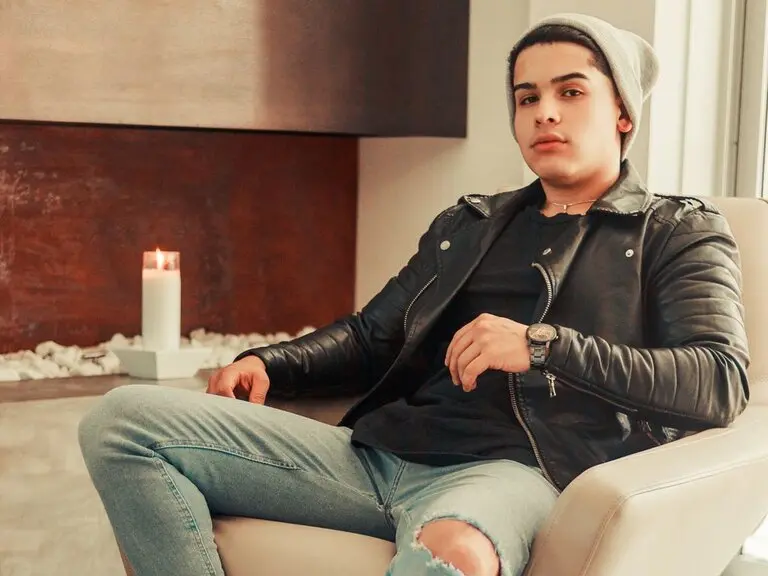 Live Porn Camera of AndrewFlint