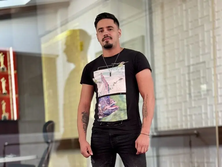 Live Porn Camera of AxelWaylon