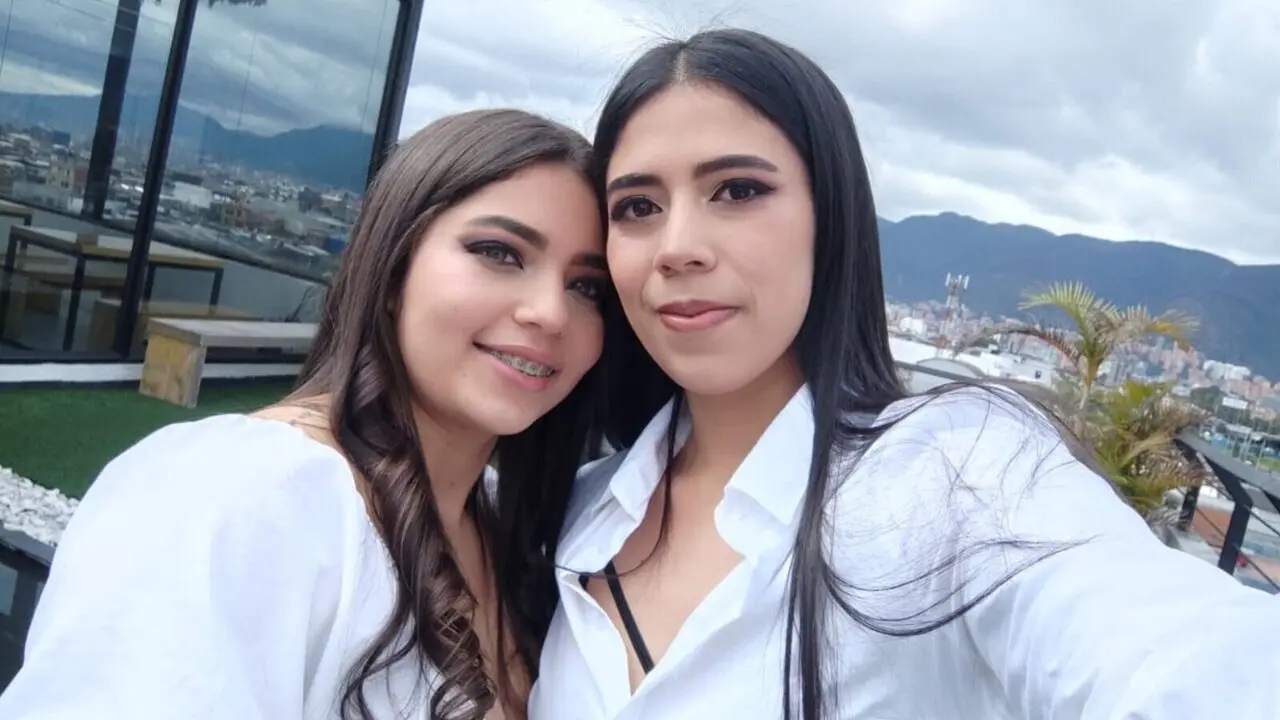 Live Porn Camera of ChloeandCasandra
