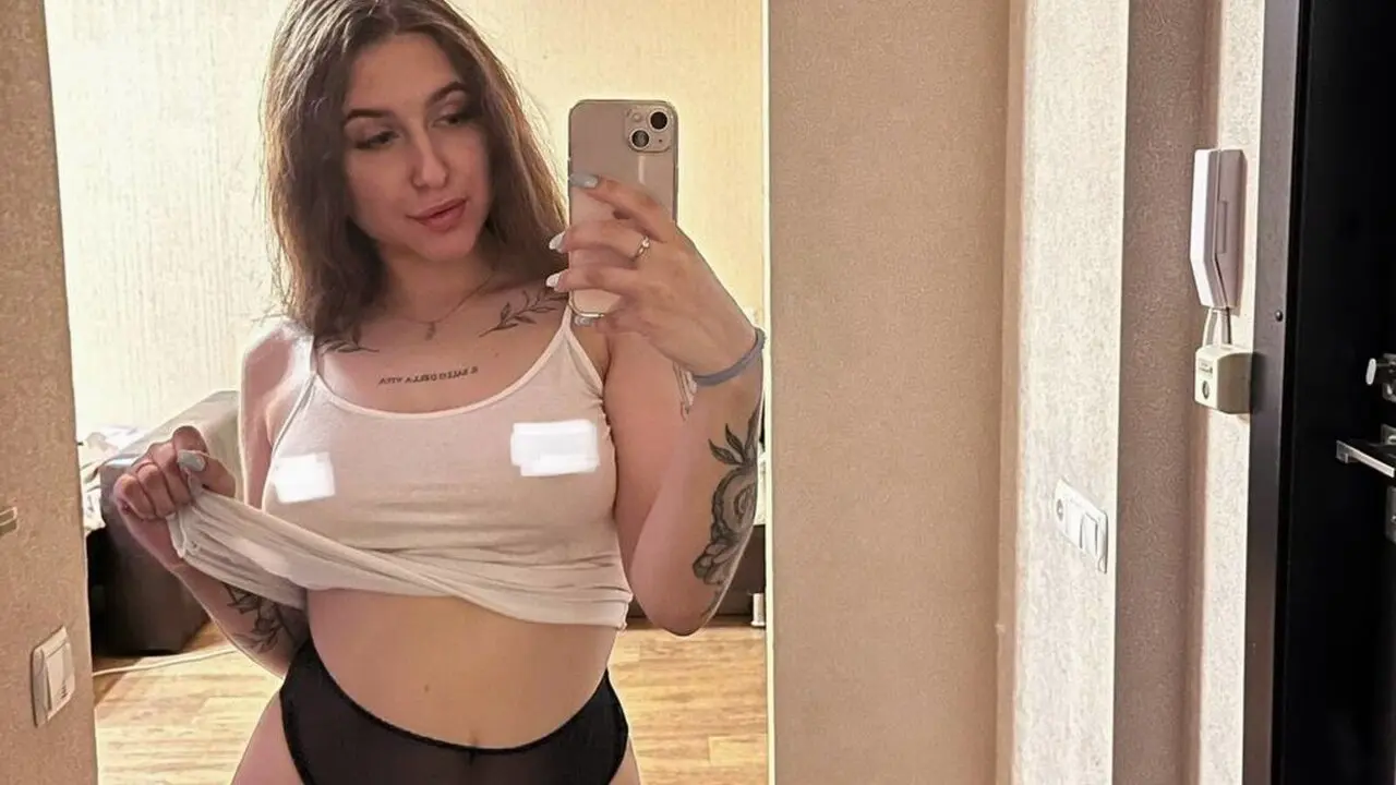 Live Porn Camera of EllieLawson