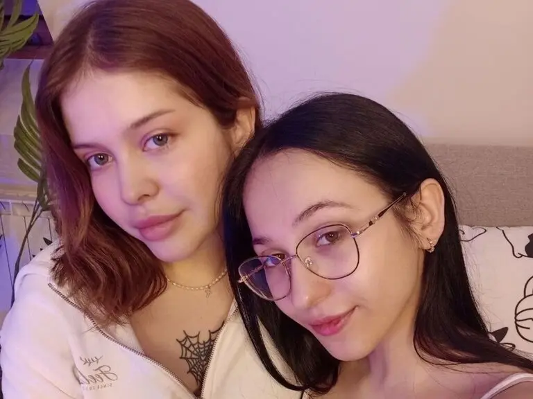 Live Porn Camera of LynetteAndTayte