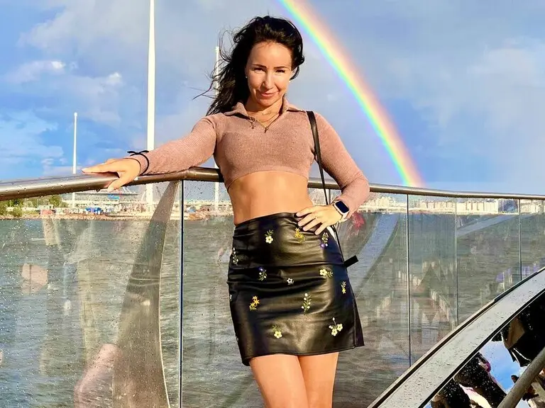 Live Porn Camera of MadinaBrown