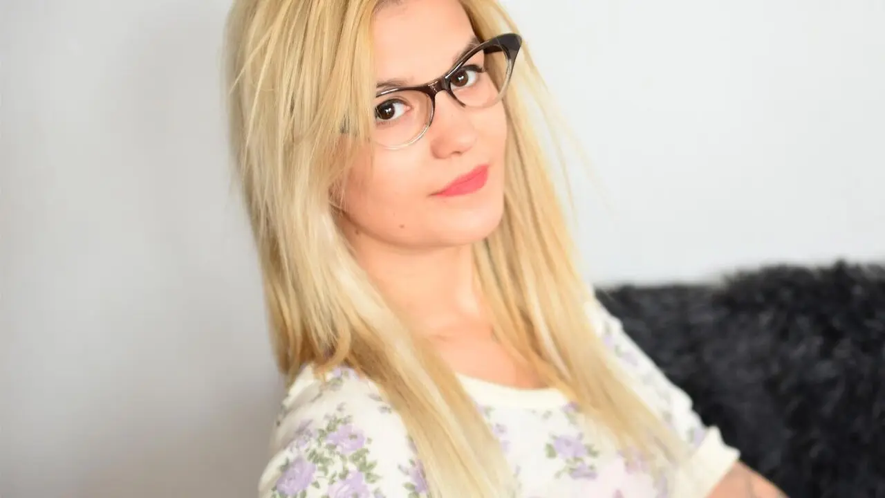 Live Porn Camera of TinySofia