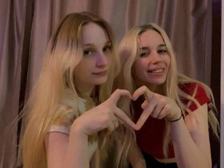 Live Porn Camera of WandaAndDaysi