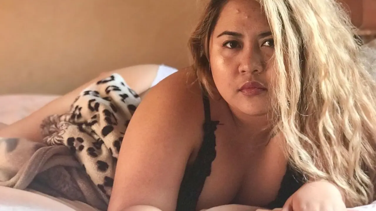 Live Porn Camera of honeybeyCalypso